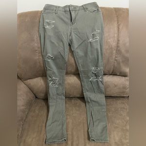 Hollister women’s low rise super skinny size 1R distressed olive green pants